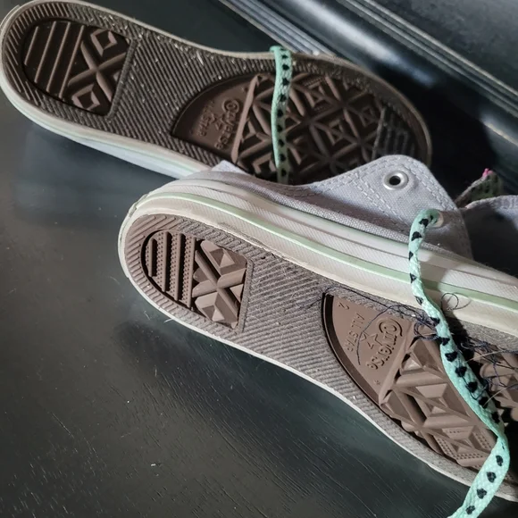 Girls Converse 2 - Picture 6 of 6